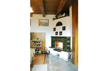 Slovacia Privát Uhorská Ves, Exteriorul